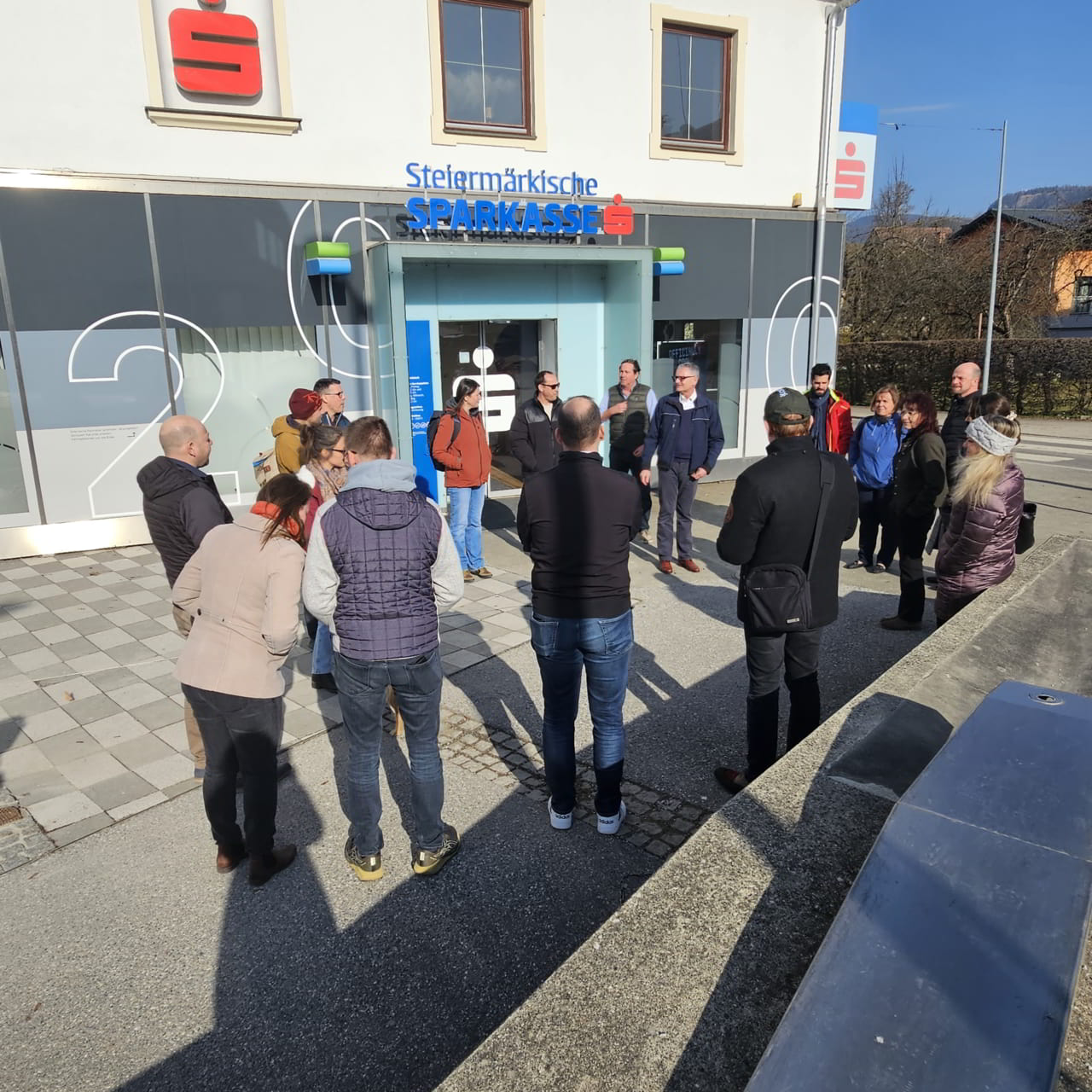 kem_erfa_5_2026_c_EASt Teilnehmer:innen beim Stadtspaziergang durch den Ortskern von Trofaiach