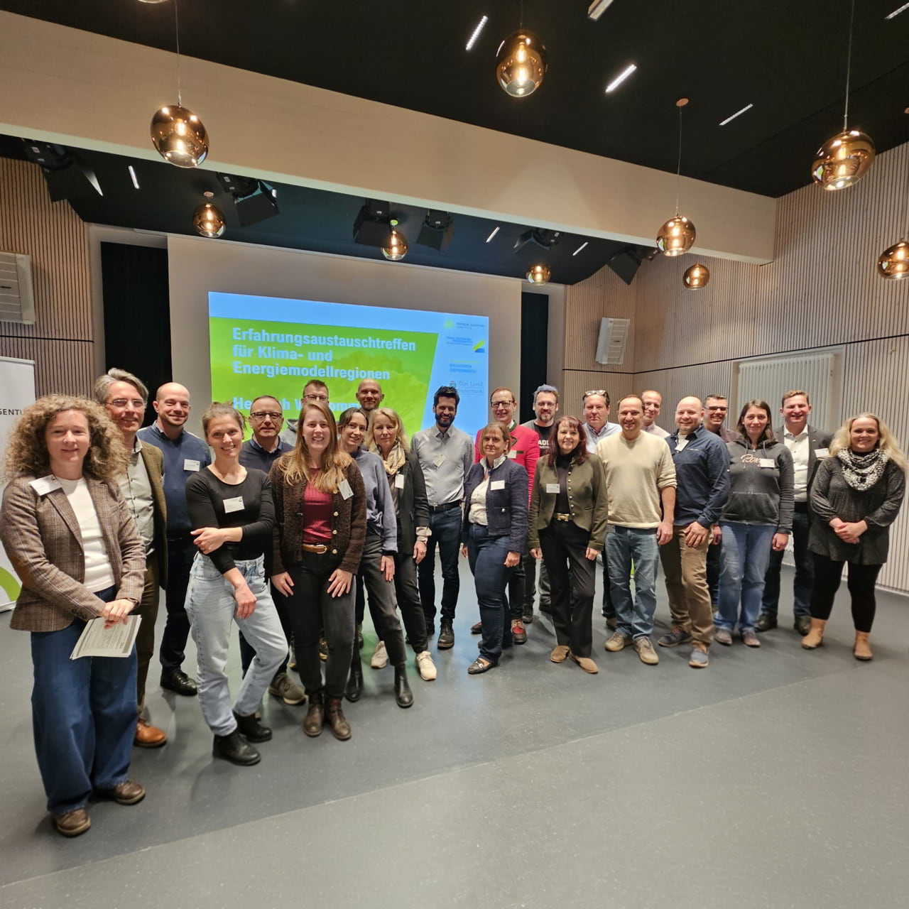 Gruppenbild von ca. 25 Personen