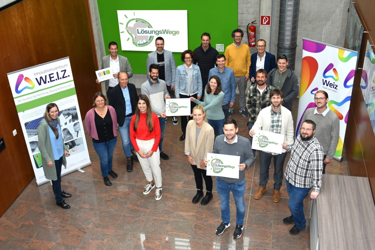 Gruppenbild bei mit Projektlogo